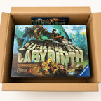 Labyrinth Chronicles All-In en español, caja principal dentro del paquete de envío